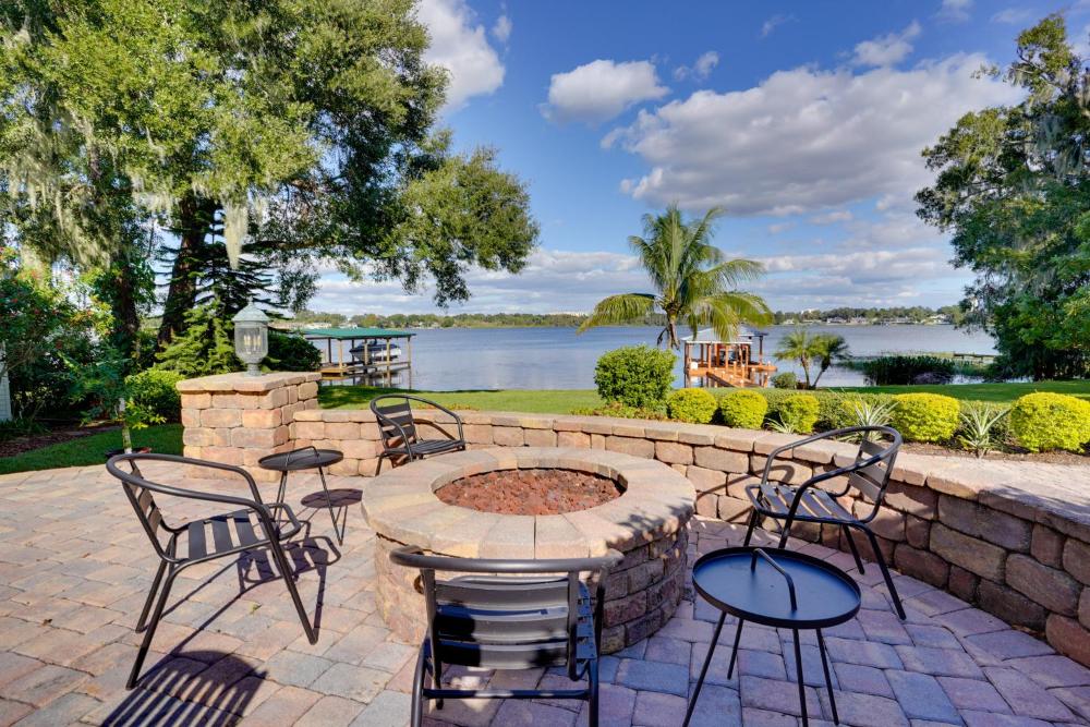 Lakefront Winter Haven Retreat Hot Tub and Patio!